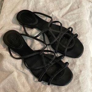 Black leather Gucci sandals